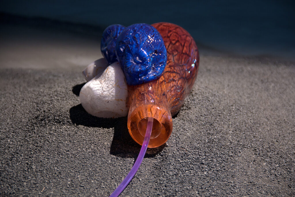 Pneuma, glass sculpture, pipe, liquid, mineral sand. Ph. Moritz Graf. Made thanks to the support of the Italian Council.